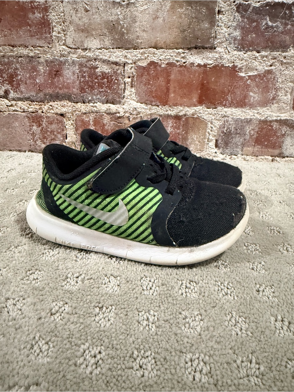 Nike Kids Black and Neon Green Hook-and-Loop Sneakers